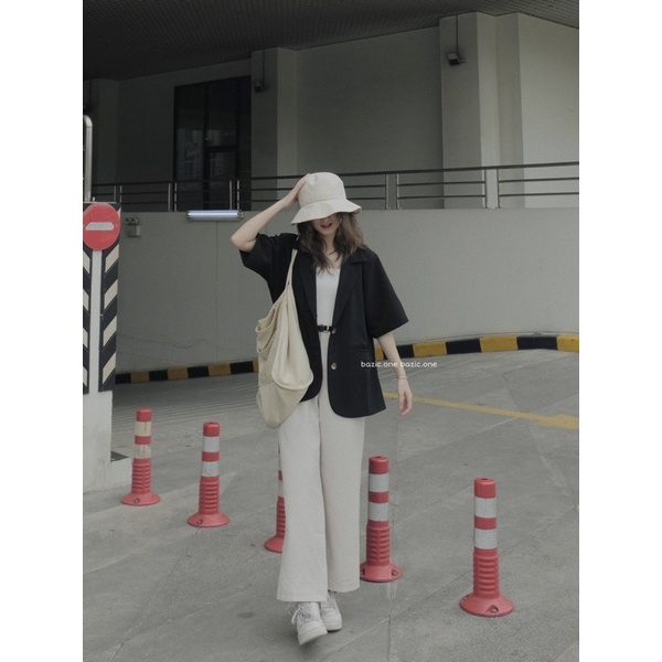 Áo khoác blazer cộc tay form oversize có đệm vai Bazic one | BigBuy360 - bigbuy360.vn
