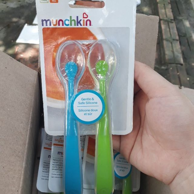 Thìa ăn dặm silicon munchkin cho bé từ 4 tháng