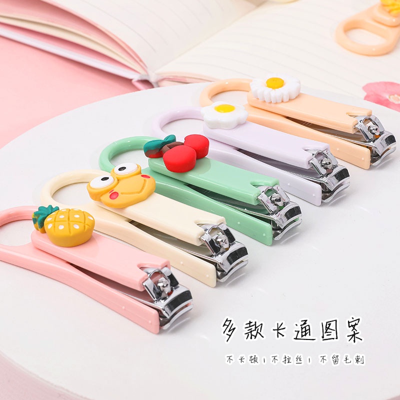 Bấm móng tay kèm huy hiệu móc treo hình đầu gấu xinh