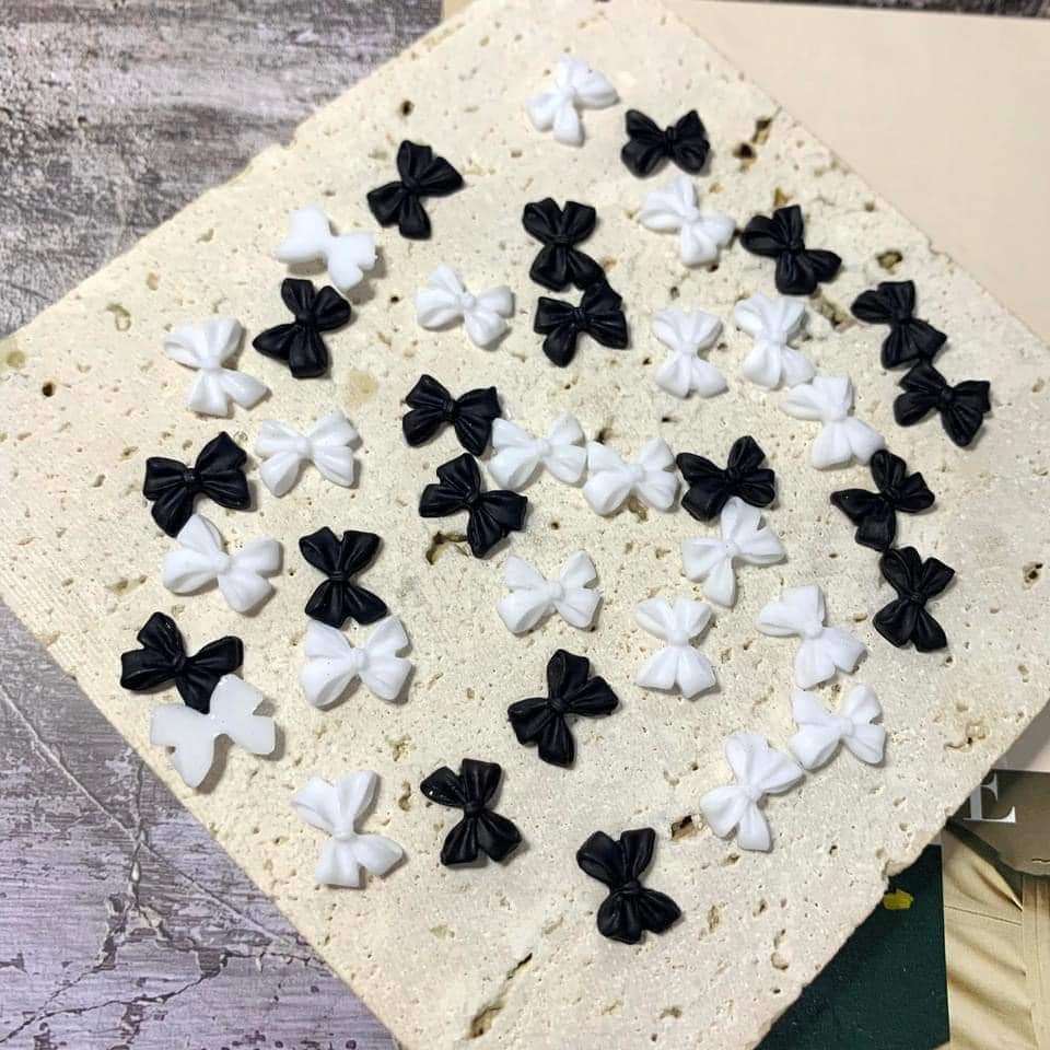 Set charm nơ đính móng đen trắng nail