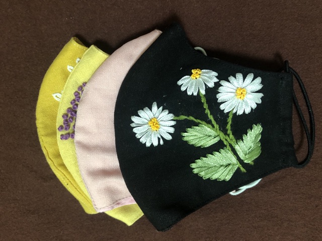 Khẩu trang thêu handmade