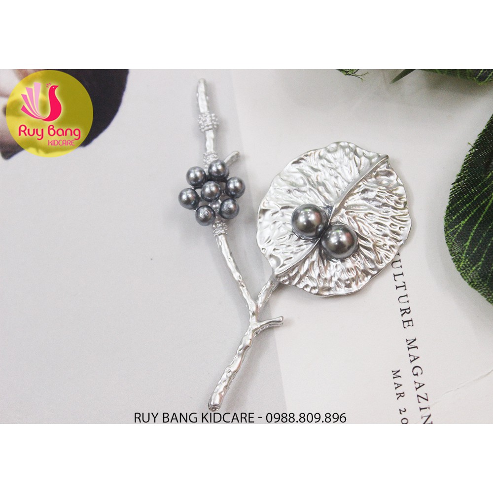 Cành lá kim loại, center đá đính hoa vải handmade