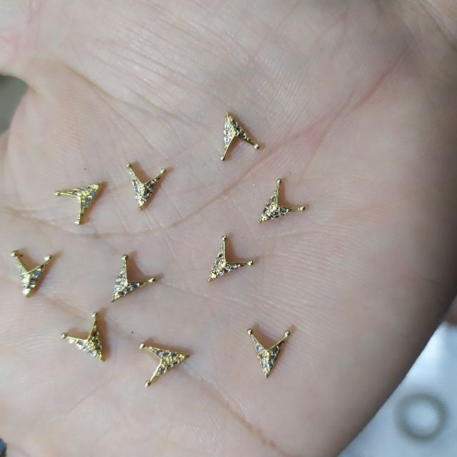 Charm gắn đá đắt tiền