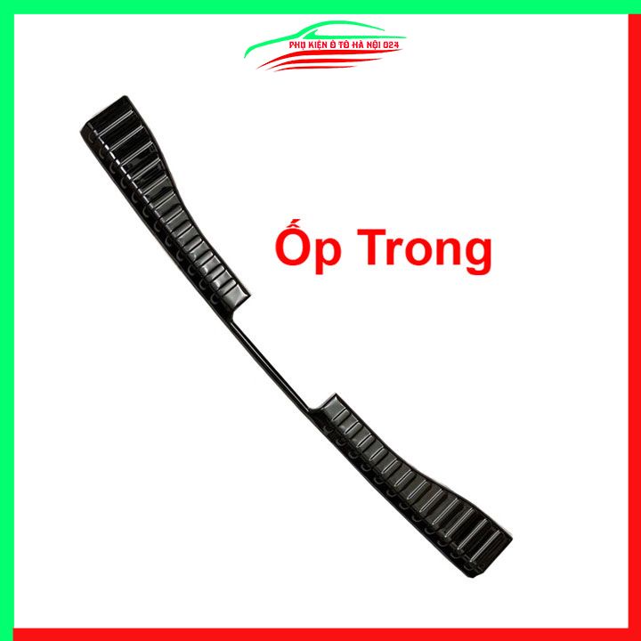Ốp chống trầy cốp Raize 2021-2023 thép không gỉ vân Titan chống trầy bảo vệ xe