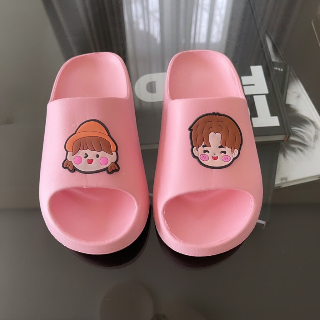 (Size 26-41) Dép Bánh Mì Gắn Sticker Hai Nam Nữ Đế Cao Chống Trượt Hot Trend Màu KEM/HỒNG/XANH - Giaydepgiare88.v