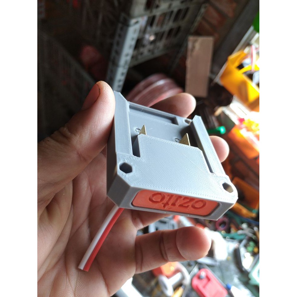 Đế lấy nguồn từ pin Ozito power X 18v
