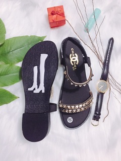 Giày sandal đế bệt đinh tán
