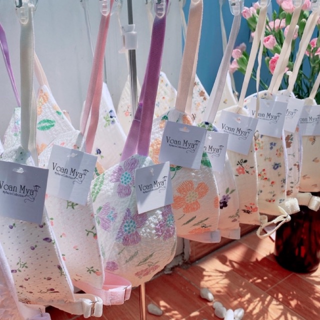 Áo Bralette vải xốp mịn mát hoa nhí - áo ngực cài trước, không gọng, mút rời Nội y thiết kế Voan Mya Voanmya