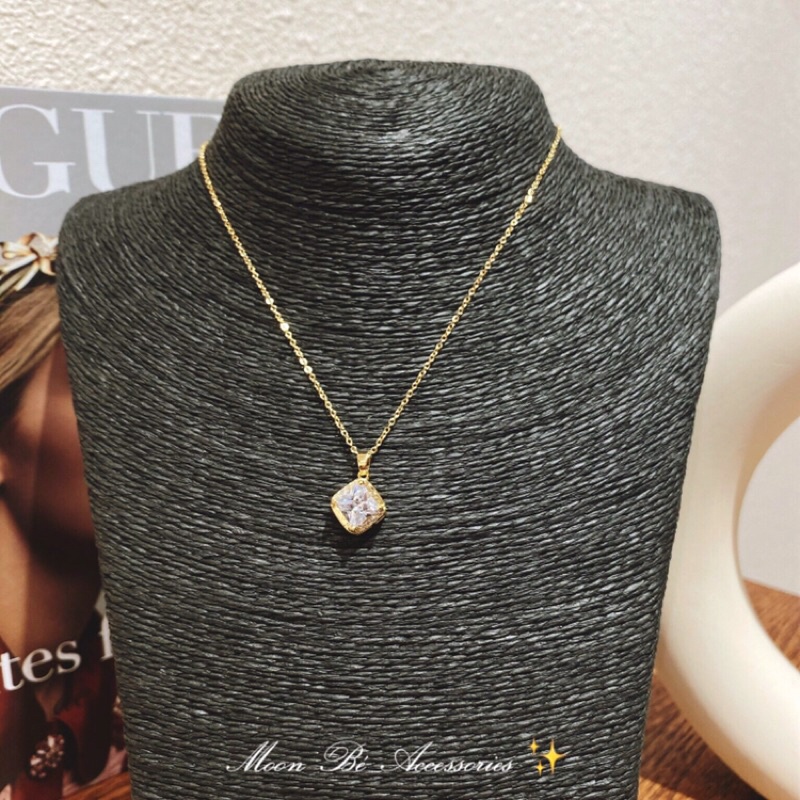 Dây chuyền mặt đá hình thoi