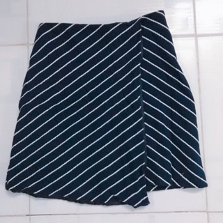 Chân váy đắp chéo Dottie