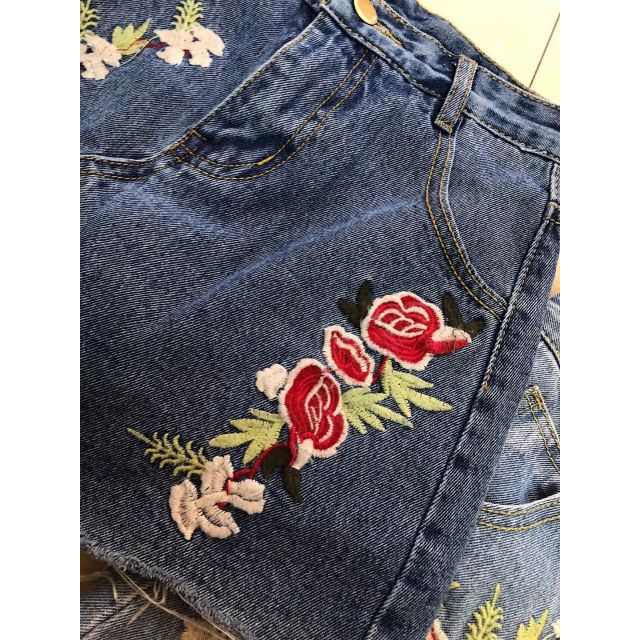 Chân váy jean thêu hoa nổi có lót quần hàng cao cấp | BigBuy360 - bigbuy360.vn