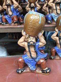 Ông nâng bình Lỗ Trí Thâm