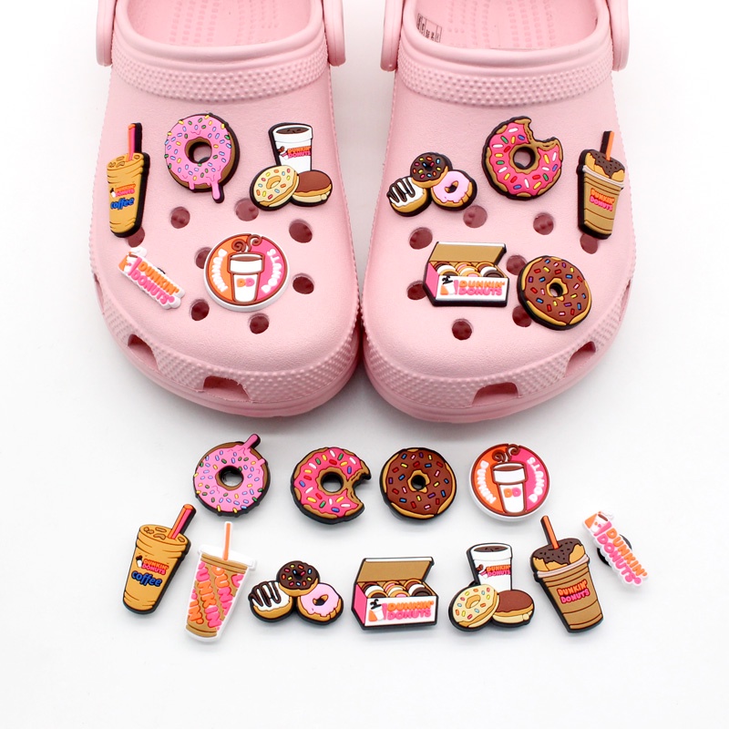 Mới jibbitz phim hoạt hình thực phẩm donut dunkin donuts loạt giày quyến rũ áp dụng Crocs dép giày trang trí với hơn 1000 phong cách cho bạn lựa chọn
