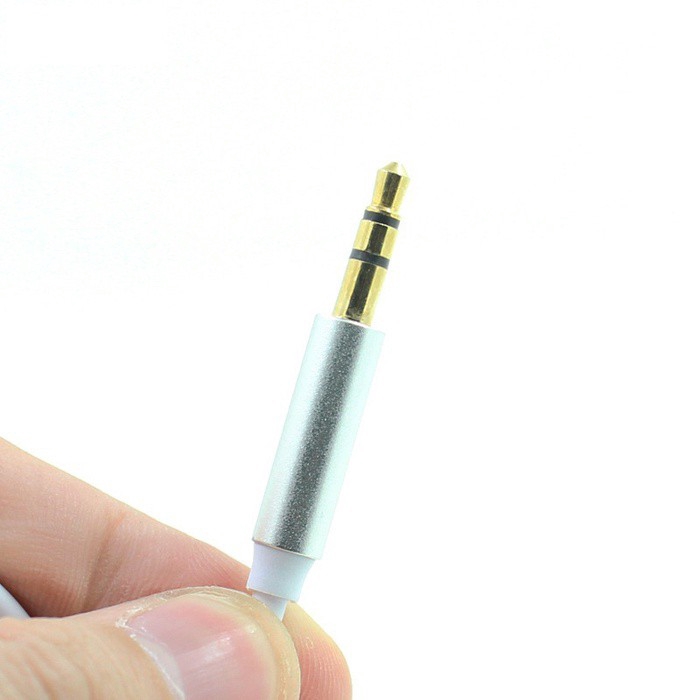 Cáp Lightning to 3.5mm AUX cho iPhone sử dụng xe hơi