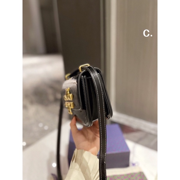 Túi xách Tory Burch da trơn, bóng loáng  cực xinh