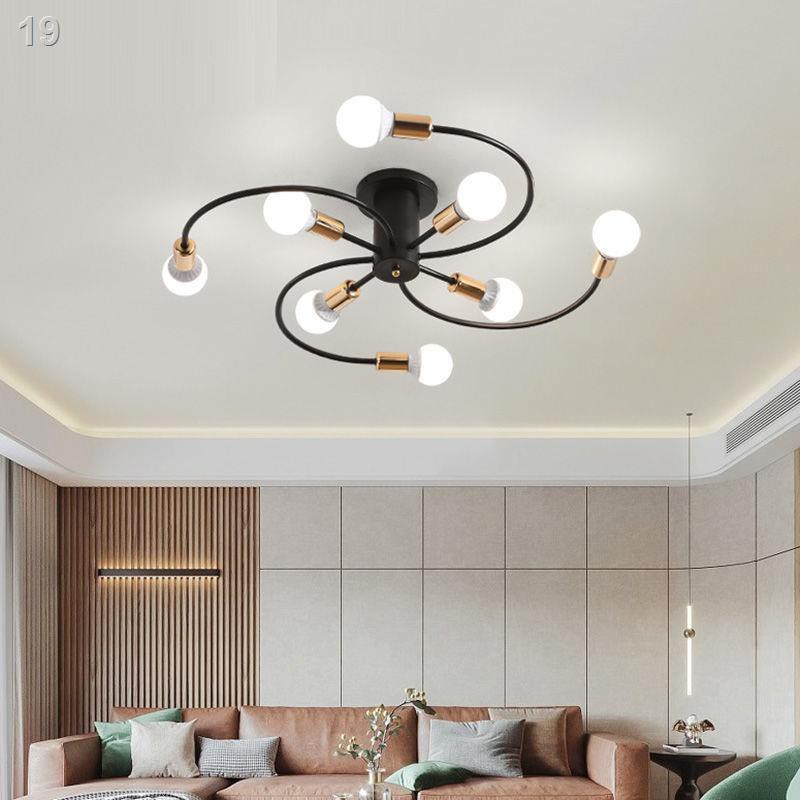 Đèn chiếu sáng sang trọng phòng khách hiện đại và đơn giản, trần ngủ tạo ăn căn hộ