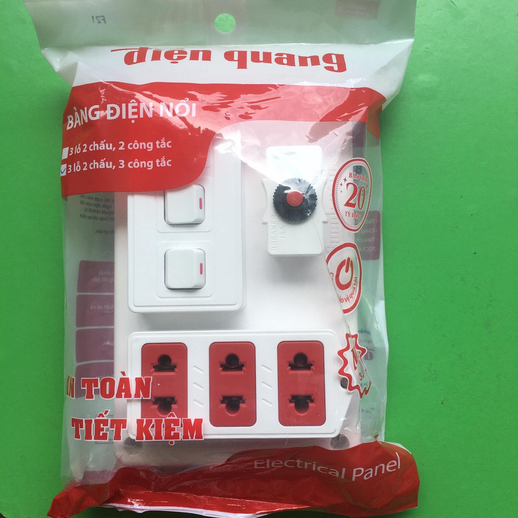 Bảng điện nổi V2/V3 Điện Quang ĐQ FEP 32W 02S - màu trắng, 3 lỗ 2 chấu, 2/3 công tắc