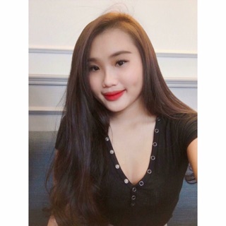 Áo thun croptop cổ tim nút bấm
