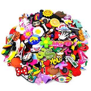 Jibbitz 2D gắn dép crocs, sục duet , sticker gắn dép - Bán kèm dép sục - Trộn nhiều mẫu Litic