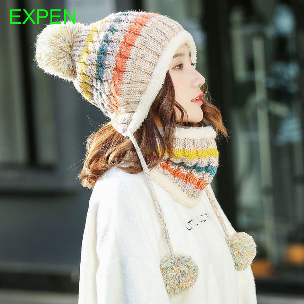 Set mũ len trùm tai và khăn quàng cổ đính quả banh bông