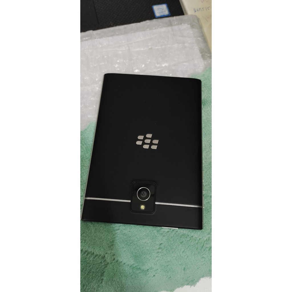 Điện thoại Blackberry Passport màu đen