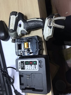 Sạc makita 18v