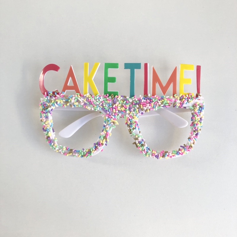Mắt kính sinh nhật chữ Caketime/Happy birthday đủ màu gọng vuông đính cốm nhựa đủ màu
