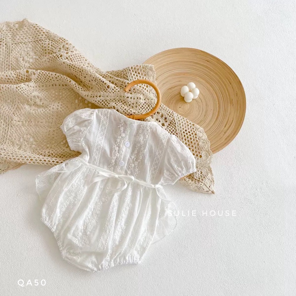 Body váy ren trắng xếp ly (ko kèm mũ) - QA50