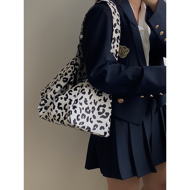 Túi đeo chéo vai khổ lớn họa tiết da báo thời trang sành điệu cho nữ