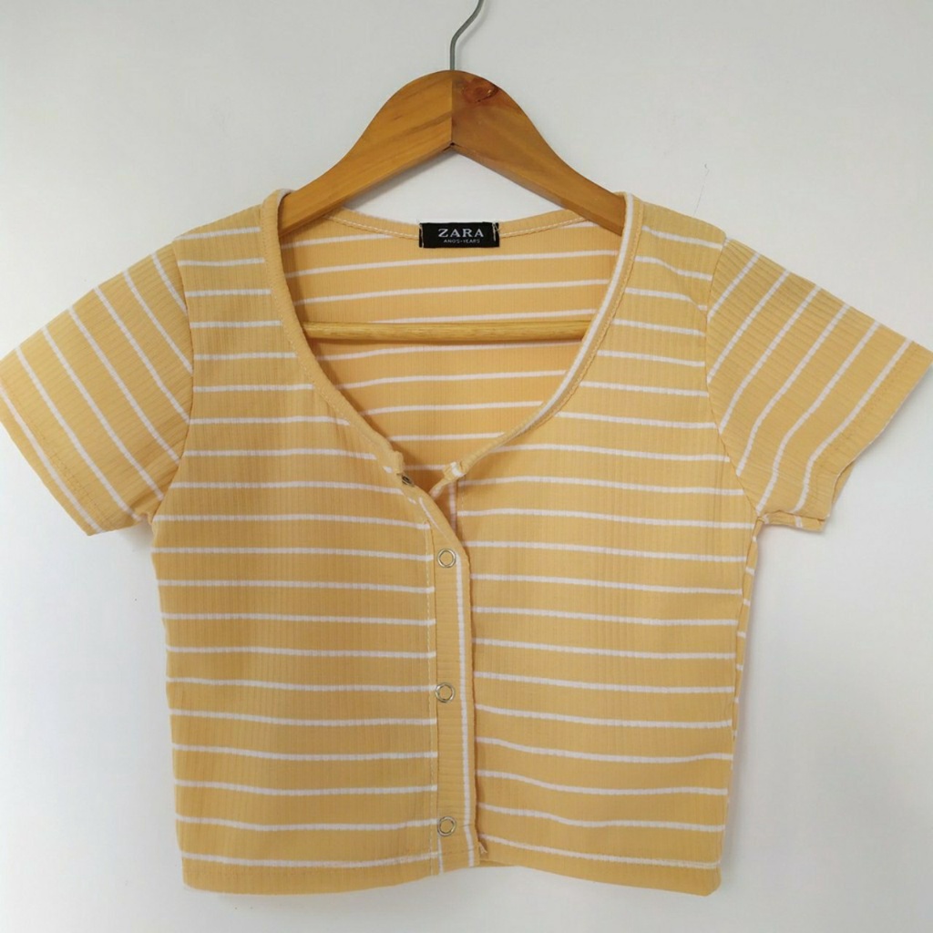 Áo croptop nhiều nút sọc cầu vồng