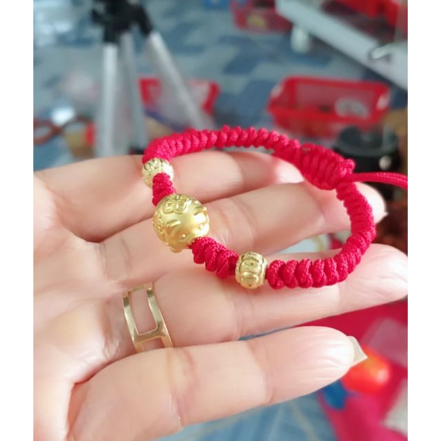 Chỉ đỏ heo vàng
