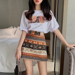 Set áo trắng, chân váy thổ cẩm cao trên gối