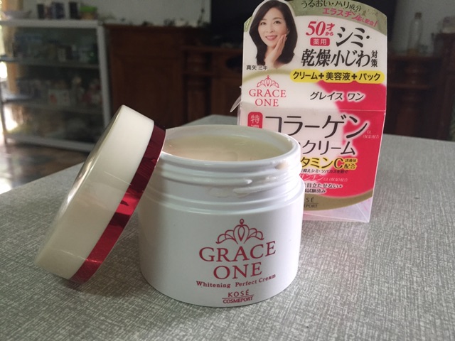 Kem dưỡng trắng Collagen Kose Grace One