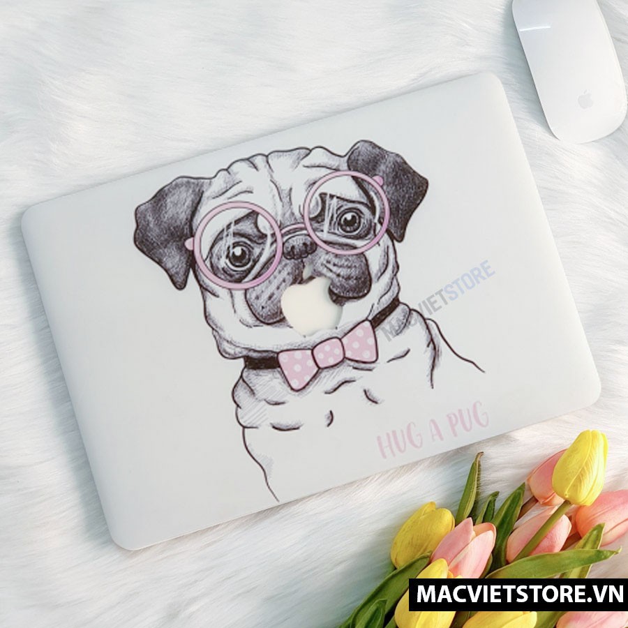 [3-IN-1] Ốp Macbook, Case Macbook Hình Hug A Pug (Tặng Kèm Nút Chống Bụi Và Kẹp Chống Gẫy Sạc)