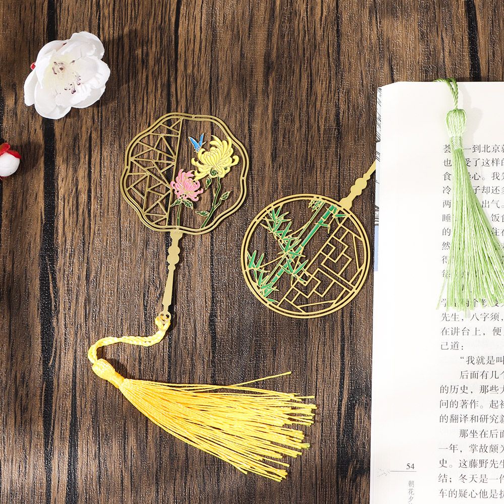 Thẻ Đánh Dấu Trang Sách Bằng Kim Loại Thiết Kế Đục Lỗ Phối Tua Rua Phong Cách Retro