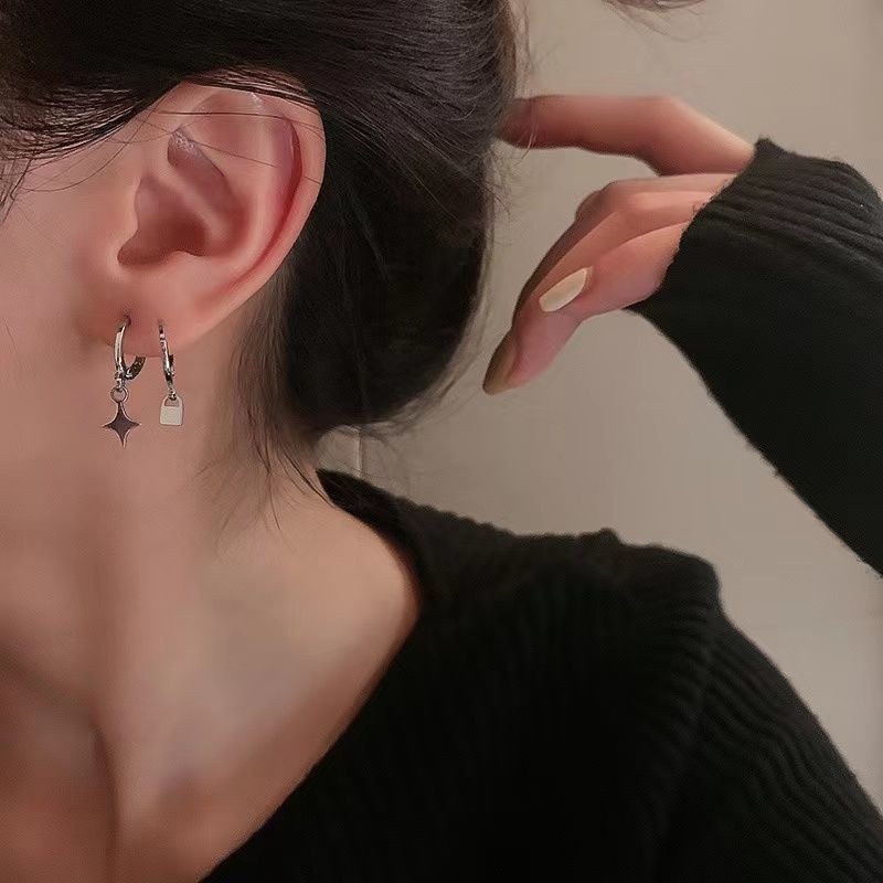 Set 4 / 6 Khuyên Tai Bạc Tua Rua Hình Trái Tim Màu Đen Thời Trang Cho Nữ