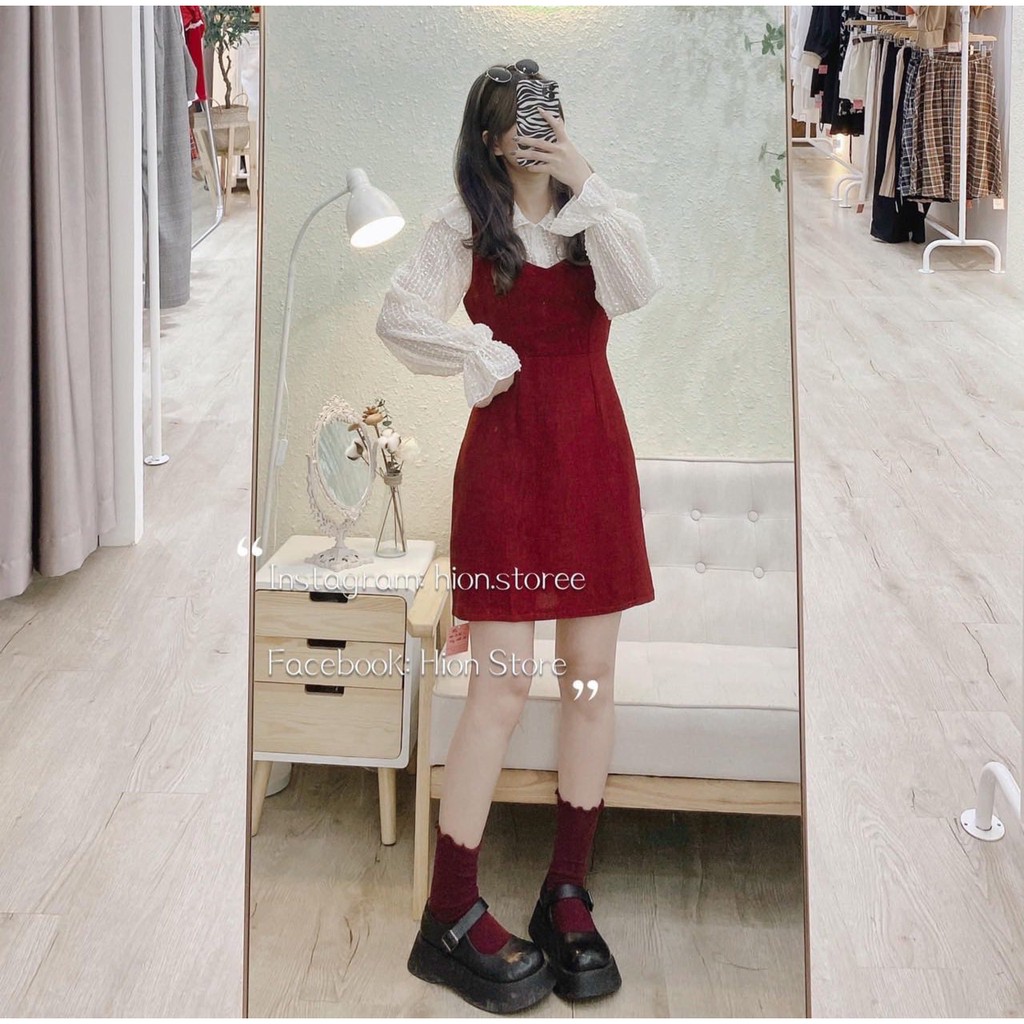 Set đầm yếm đỏ kèm áo sơ mi cổ sen | BigBuy360 - bigbuy360.vn