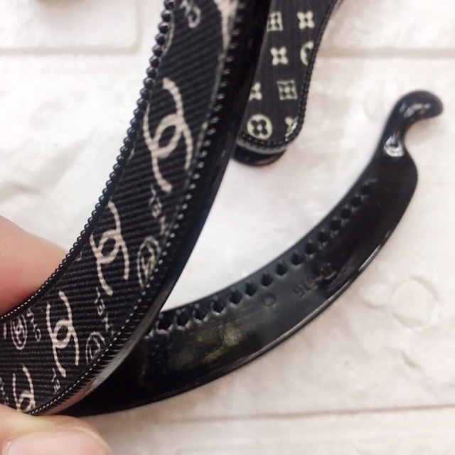 phụ kiện tóc:cặp dọc vải in chữ(CAPHHAB.B5)