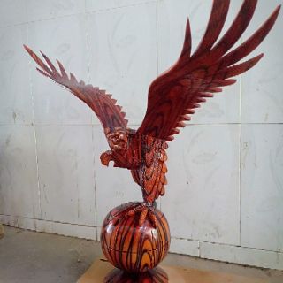 Tượng Đại bàng gỗ xà cừ cao 60cm trang trí decor nhà cửa