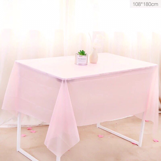 Khăn trải bàn dùng trang trí sinh nhật