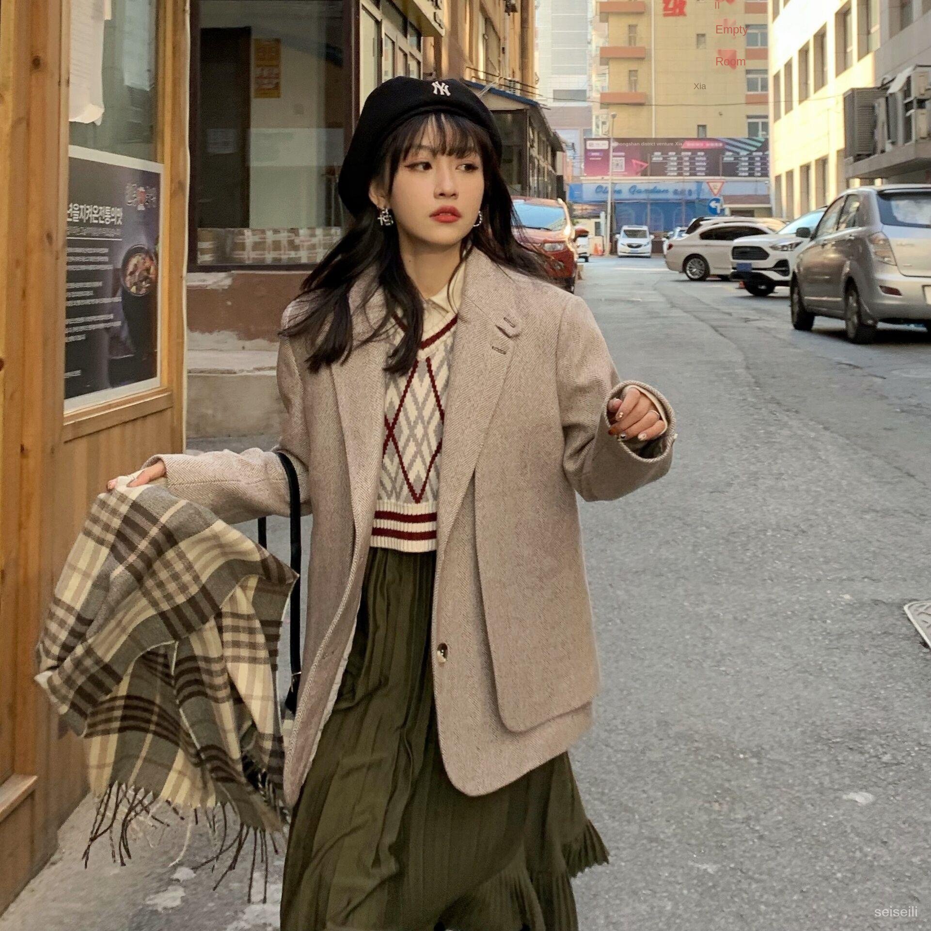 Áo Len Thêu Họa Tiết Thời Trang Cho Các Cặp Đôi | BigBuy360 - bigbuy360.vn