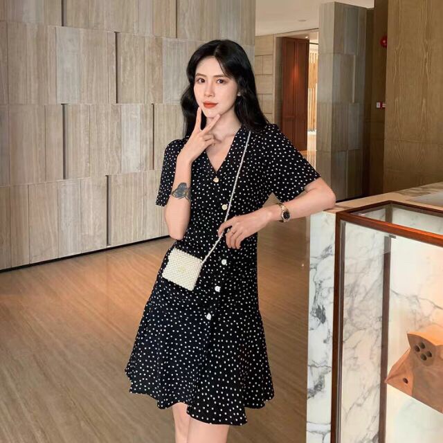 Đầm bi nhí 2 màu cổ V nút trắng xinh ngất ngây