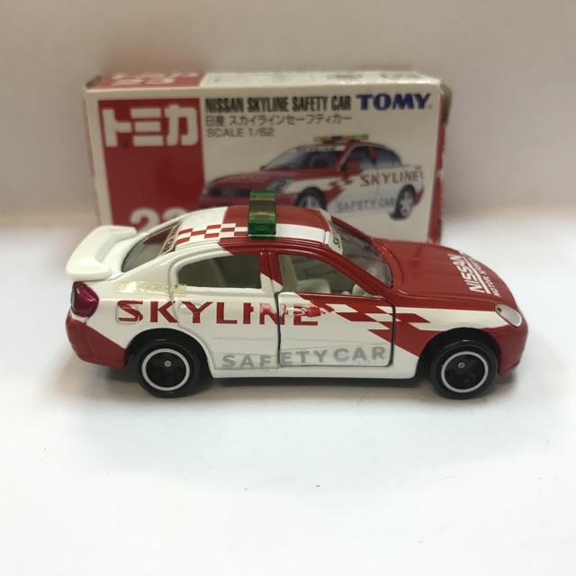 Xe mô hình cổ  - Tomica Nissan Skyline Safety Car