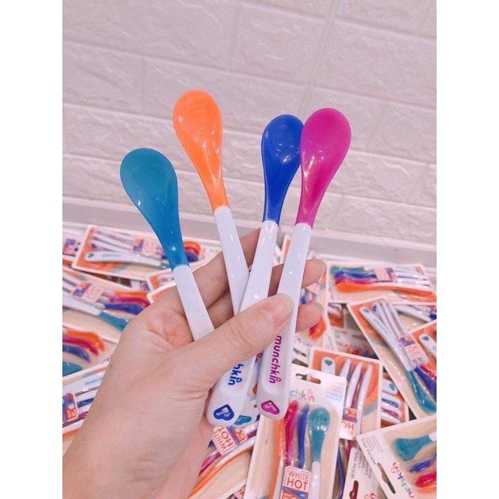 Thìa Ăn Dặm Báo Nóng MUNCHKIN Màu Sắc Tươi Sáng, Chất Liệu Nhựa Mềm An Toàn Cho Bé 43682 ⭐️Mẹ và Bé Baby World Đà Nẵng