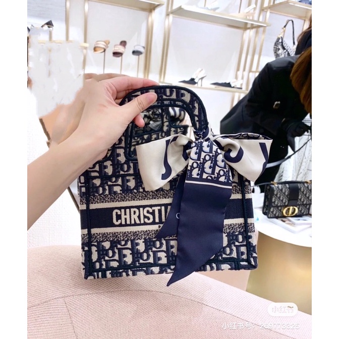 Dior totee