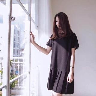 Váy suông xếp ly