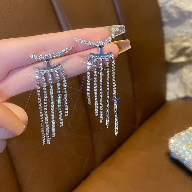 Bông Tai Tua Rua Dáng Dài Đính Đá Pha Lê Lấp Lánh Sang Trọng Cho Nữ