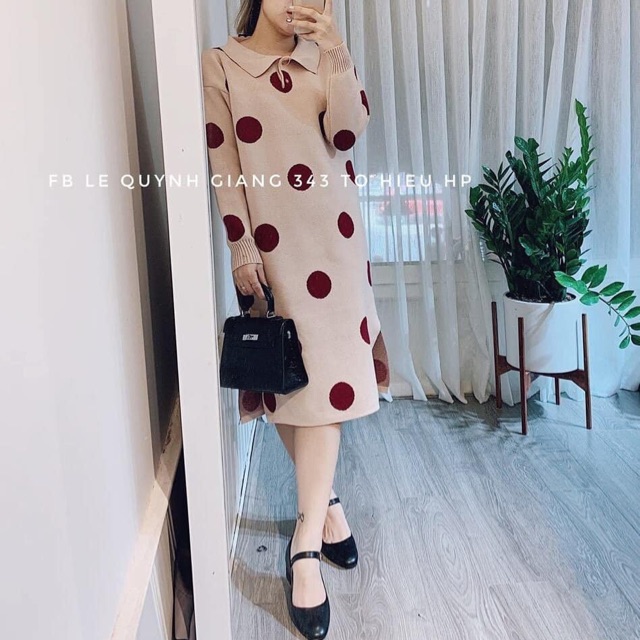 Váy len bi cổ đức