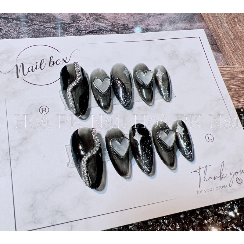 nail box gắn trái tim đá dây nền thạch đen