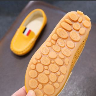 Giầy cho bé trai
